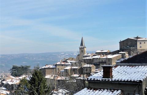 Le village sous la neige