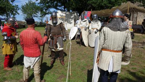 LES MÉDIÉVALES AU VILLAGE D’AUSSILLON