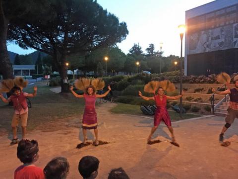 UN SPECTACLE D’ETE DEBRIDE ET INTERACTIF