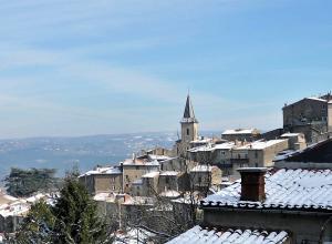 Le village sous la neige