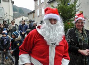 Un Père-Noël précoce à Aussillon