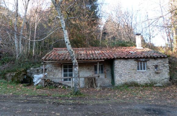 Le refuge de La Frucharié : il se trouve à l’emplacement de la porcherie de l’ancienne métairie .